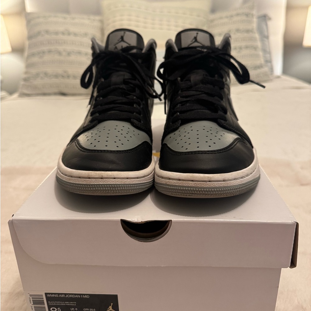 Women’s Air Jordan 1 Mid